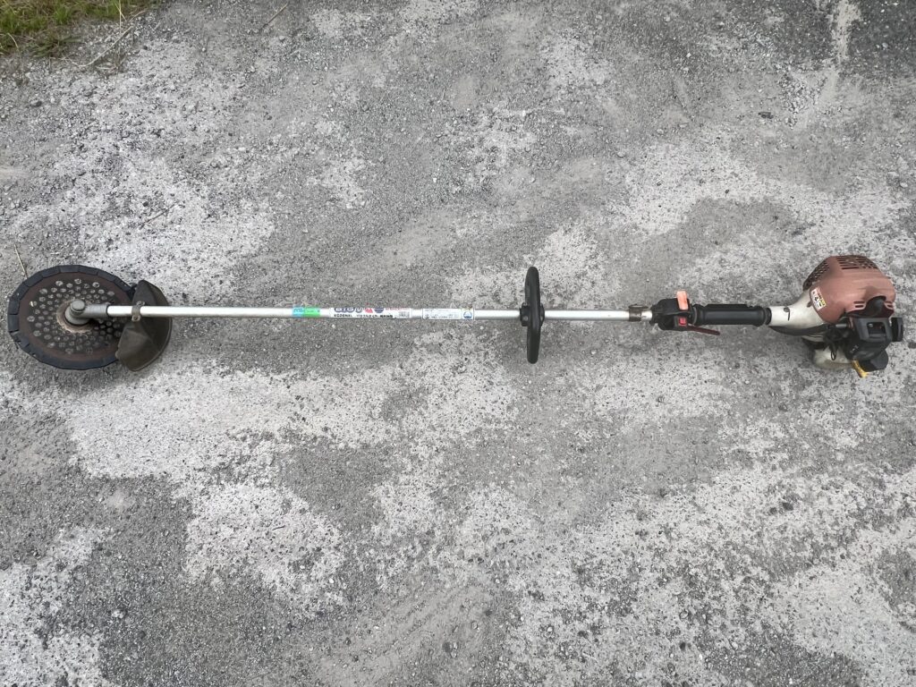 TSUNACTが貸し出す草刈機の全体写真
